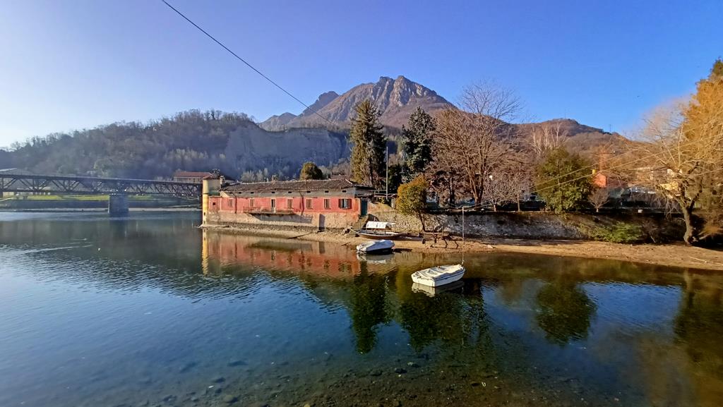 Isola viscontea Pescarenico lake Como