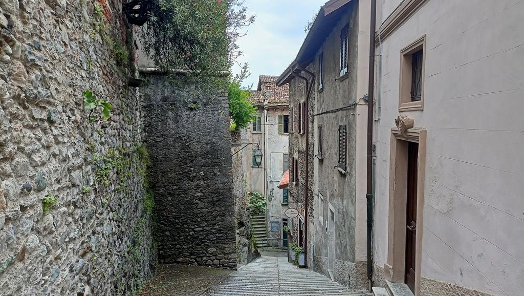 Visit the village of gravedona, lake como