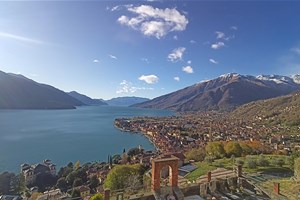 pamorama over lake como