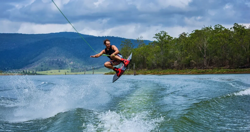 wakeboard on lake como